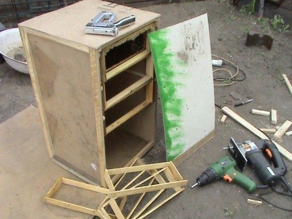 Fazendo uma armadilha de abelha de madeira compensada