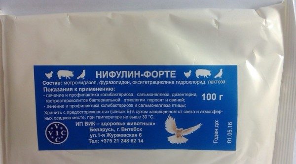 Nifulin forte poudre dans un paquet