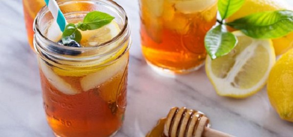 eau avec du miel sur un estomac vide