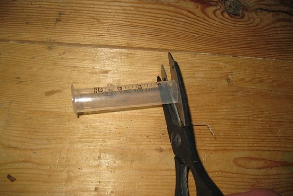 Préparer une seringue pour enlever le trognon de pomme