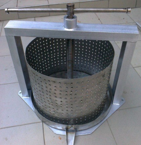 Presse à vis pour pommes à simple enveloppe perforée