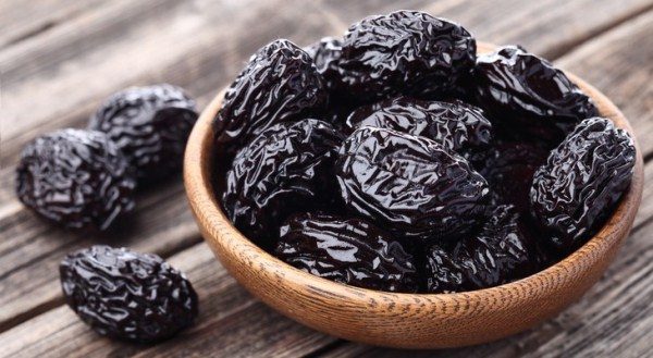 Les pruneaux sont plus nutritifs que les prunes fraîches.