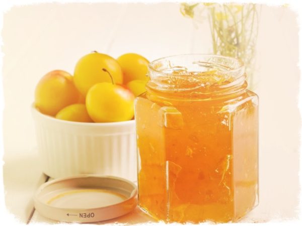 Confiture de cerises et de prunes