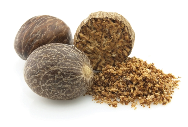 Nutmeg, tatlılar, soslar, sosisler ve balık yemeklerinin hazırlanmasında kullanılır.