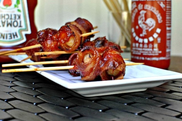 Les fruits du cochon sont consommés crus ou bouillis dans de l'eau salée, la pulpe des graines est utilisée en salade