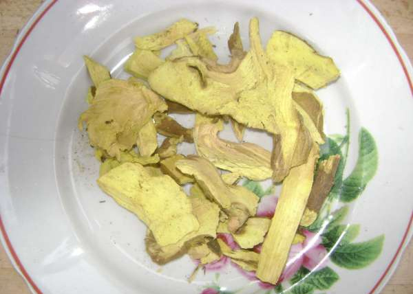 Les racines de l'épine-vinette ne doivent pas être utilisées pour l'hypotension, la grossesse, la cirrhose du foie et les manifestations aiguës de l'hépatite.