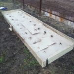 Avec des pommes de terre en carton