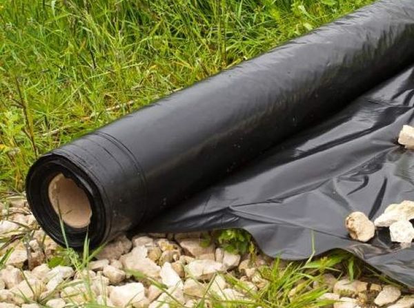 وتنقسم المواد التي تغطي الفراولة إلى 3 أنواع: خفيفة ومتوسطة وكثيفة