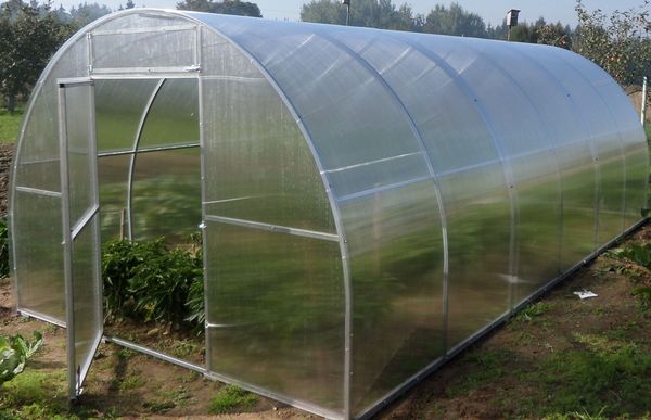 Polycarbonate greenhouse