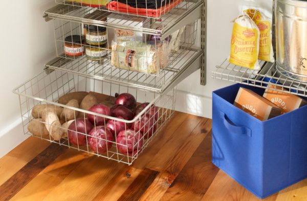 Stockage d'oignons dans l'appartement