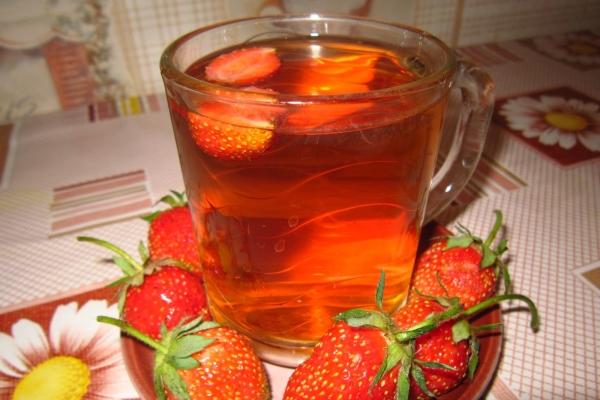 Τα φύλλα και τα μούρα των φραουλών χρησιμοποιούνται στην παραδοσιακή ιατρική με τη μορφή αφέψημα, τσάι, έγχυση