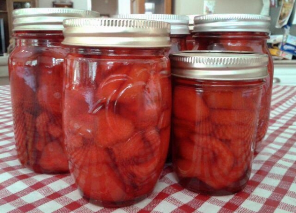 En cuisine, ils sont utilisés non seulement frais, mais aussi transformés en confitures et en conserves.