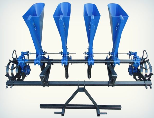 Четири-ред чесън плантатор