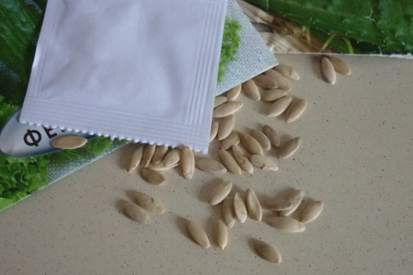 Soak seeds before sowing, warm and disinfect before sowing.