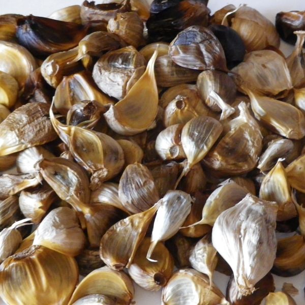 Manger de l'ail noir favorise la régénération rapide des cellules.