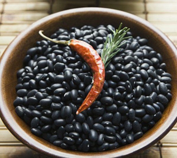 Τα μαύρα φασόλια συμβάλλουν στην παραγωγή βουτυρικού οξέος στο έντερο.