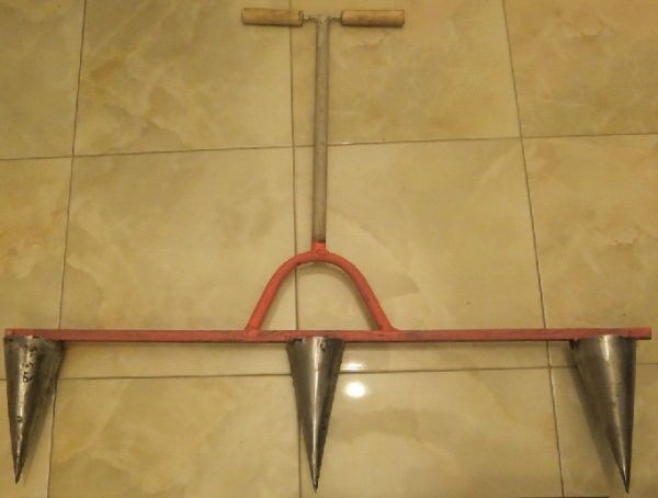 Marqueur pour planter des pommes de terre à 3 trous