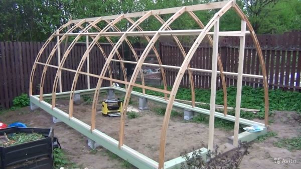 الإطار الدفيئة مصنوعة من الخشب