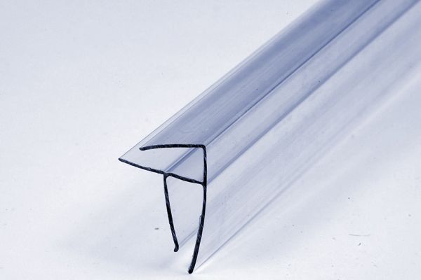 To prevent water from entering the polycarbonate combs, you need to close the corners with a U-profile