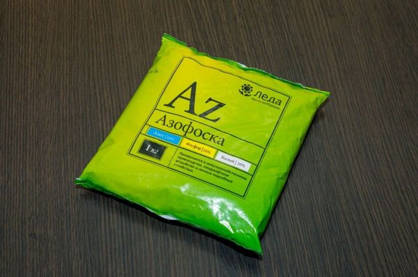 Azofoska est toxique pour l'homme, il convient de l'appliquer strictement selon les instructions.