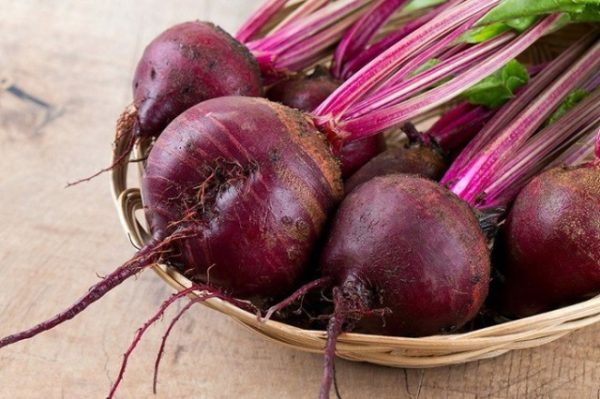 Цвекло на плетена чиния