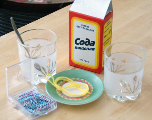 En cas d'empoisonnement, il est souhaitable de boire une solution de soude et de provoquer des vomissements.