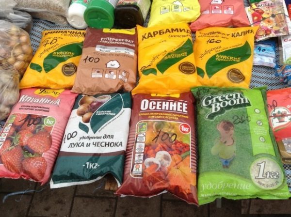 Μια ποικιλία τύπων λιπασμάτων θειικού καλίου