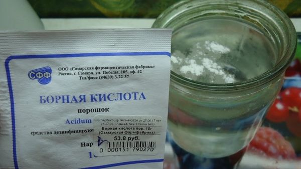 Avant utilisation, l'acide borique est dilué avec de l'eau jusqu'à la concentration souhaitée.