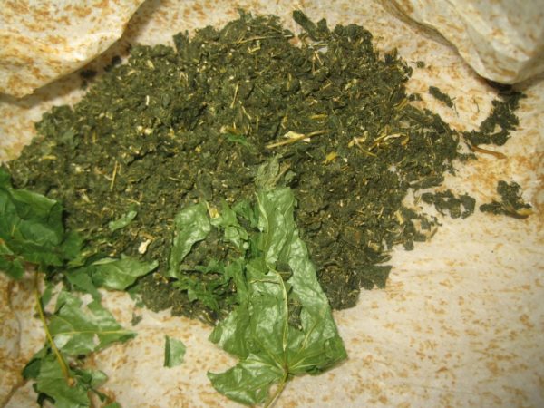 أوراق العنب المجففة والمفرومة