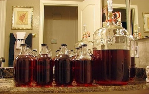 Το σπιτικό κρασί είναι υγιές και δεν περιέχει συντηρητικά.