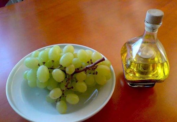 Homemade Grape Vinegar