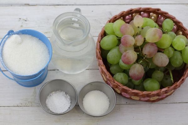 Grapes, water and sugar are needed for making jam.